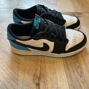 Nike boy’s Black and White Sneakers with Blue Accents